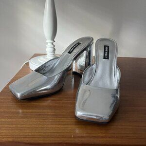 NWOT 9WEST 7 Silver Heeled Mule Square Toe Chunky Heel Yogi